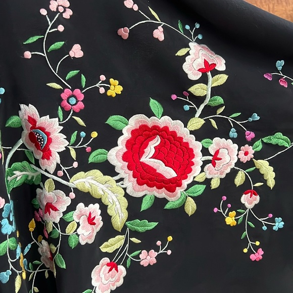 🏴💐100% Silk Shawl Floral Embroidered by Sue Wong | Black | 51”x18” + Fringe - Picture 5 of 17